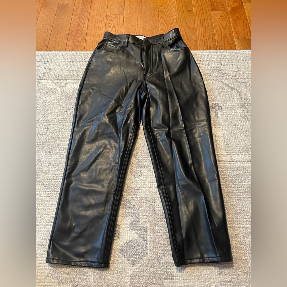 Abercrombie Ultra High Rise Ankle Straight Curve Love Faux Leather 6/28 Short
